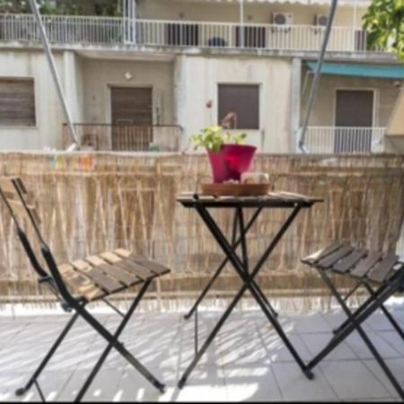 Lovely Two Bedroom Apt In Ampelokipoi Athens Luaran gambar