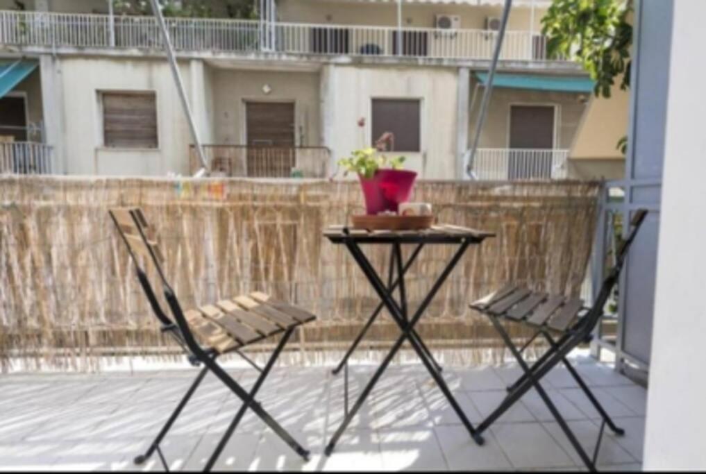 Lovely Two Bedroom Apt In Ampelokipoi Athens Luaran gambar